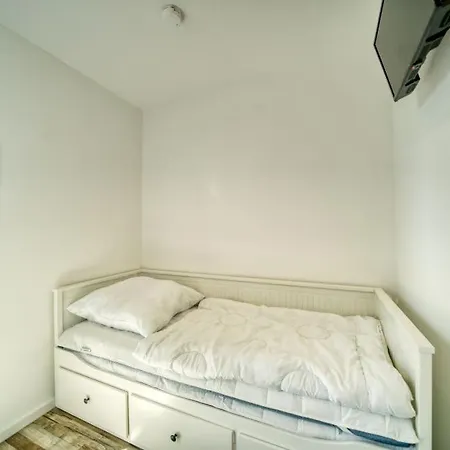 - Haus H, App 0h0301 Apartament *